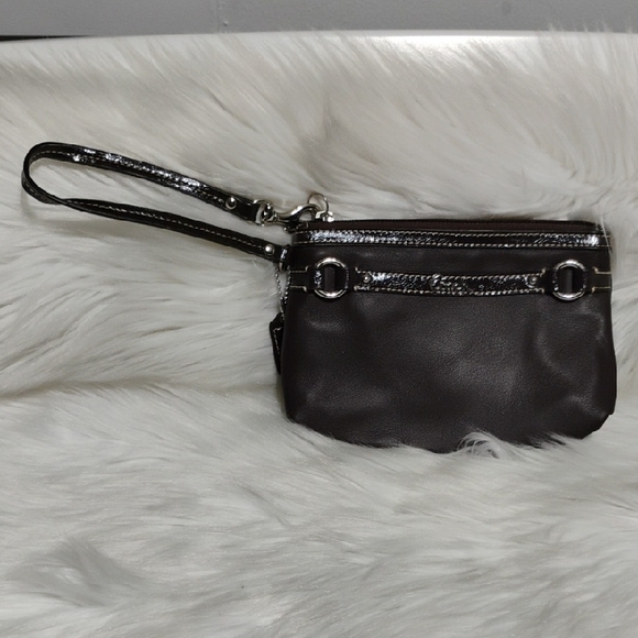 Auth Coach Brown Leather Wristlet W Patent Leather Trim - Picture 3 of 12